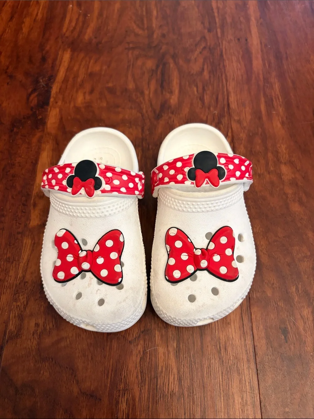 Croc Minnie Mouse Kids White with Red Polka Dot Bow Accent